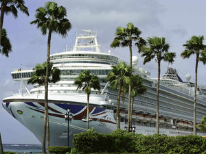 Supporting image for story: Christmas cruise in Caribbean wonderland