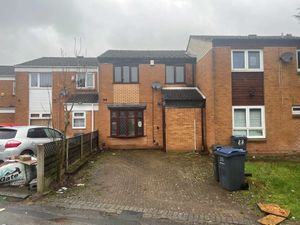  25 Hole Farm Way, in Kings Norton (Photo credit: Bond Wolfe)