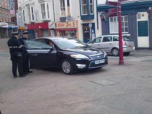 Supporting image for story: Illegally parked mayoral car escapes fine