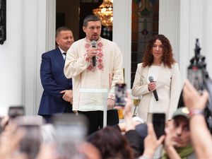 Supporting image for story: Oleksandr Usyk quotes Winston Churchill as he thanks Britain for Ukraine support