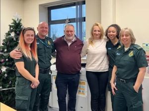Supporting image for story: Man praises ambulance staff for saving his life after suffering cardiac arrest