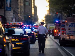 Supporting image for story: New York gunman was targeting NFL offices but took the wrong lift, mayor says