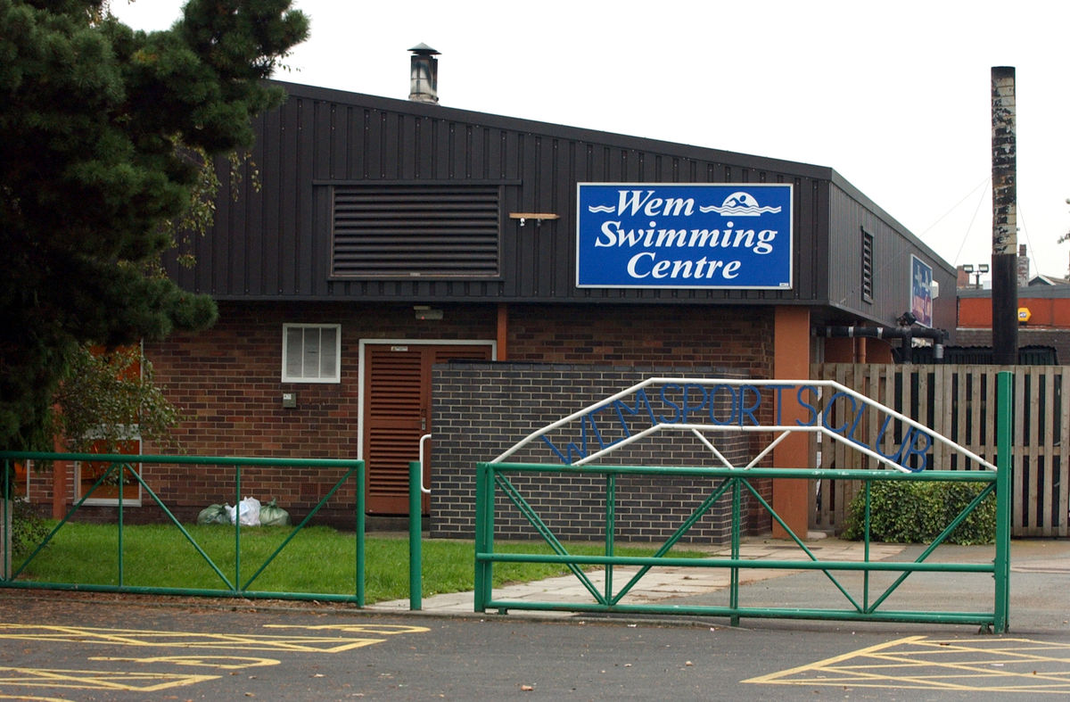 Electrical fault closes swimming baths and sees fire crew attend