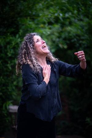 Debs Newbold performing Macbeth Retold at the Willow Globe in 2024