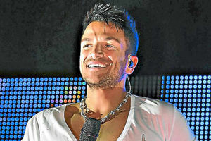 Supporting image for story: Peter Andre among stars in Shropshire switch-ons