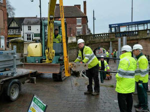 Supporting image for story: Flood barriers erected in Bewdley as heavy rain forecast
