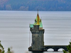 Supporting image for story: Public told to stay away from Lake Vyrnwy due to Covid rules
