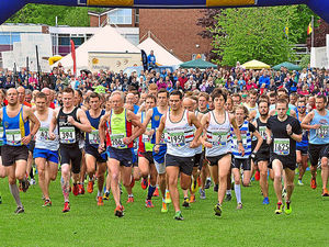 Supporting image for story: Record 2,300 runners take part in Market Drayton 10k race