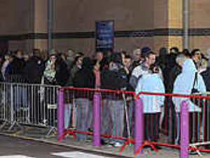 Supporting image for story: Hundreds queue for electrical bargains