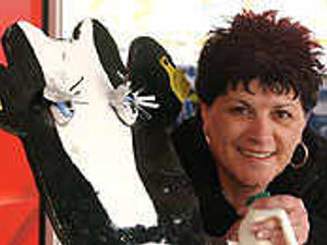 Supporting image for story: Farmers promote in-store milk