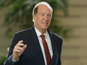 Supporting image for story: World Bank boss says he will not quit over climate change remarks