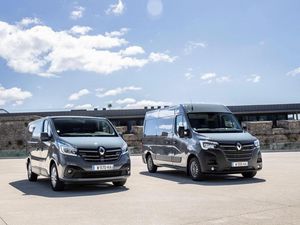 Supporting image for story: Pricing revealed for new look Renault Trafic and Master vans