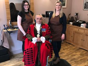 Supporting image for story: Market Drayton's mayor welcomes town's newest barber business
