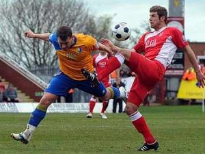 Supporting image for story: Mike Williams signs new Harriers deal