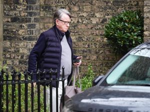 Supporting image for story: Lord Mandelson: Labour grandee brought down by ties to Epstein