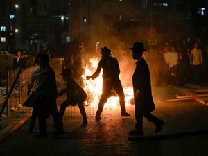 Supporting image for story: Ultra-Orthodox protest against order to enlist turns violent in Jerusalem
