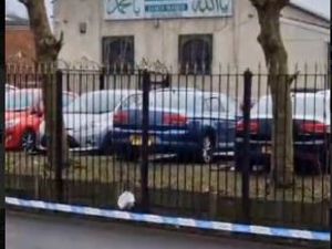 Supporting image for story: WATCH: Police remain at scene of Smethwick stabbing after teenage boy dies and two hospitalised