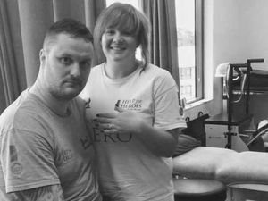 Supporting image for story: Girlfriend says yes as war veteran gets down on bionic knee