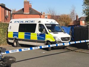 Supporting image for story: Post mortem due on 20-year-old man found dead in street