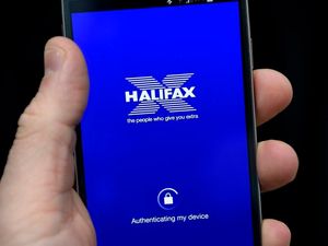 Supporting image for story: Mobile banking ‘to be more popular than high street branches by 2021’