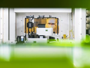 Supporting image for story: Bosch opens semiconductor factory in Dresden