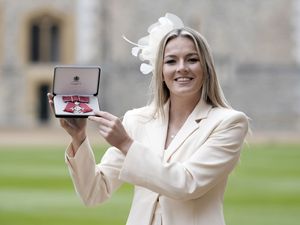 Supporting image for story: England star Lauren Hemp does ‘first curtsy’ as she meets William at investiture