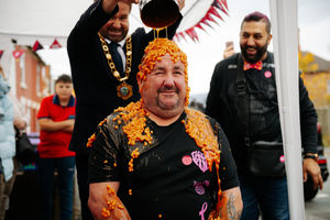 Ian Jones with, Tina Patel, Mayor of Dawley Ian Preece and Jagtar Koritana outside the Premier Store in Dawley