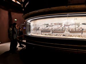 Supporting image for story: Bayeux Tapestry to return to England for first time in more than 900 years
