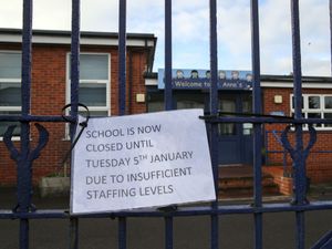 Supporting image for story: Parents and teachers face ‘confusing picture’ over school closures