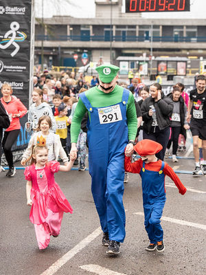 Stafford Half Marathon 2025 (photos by Ian Knight / Z70 Photography)