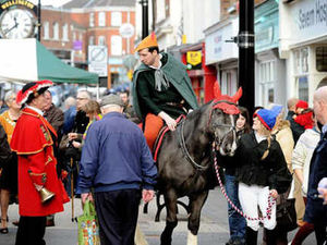 Supporting image for story: Wellington celebrates ancient charter with pageantry in market square