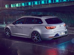 Supporting image for story: Limited-run Seat Leon ST Cupra Carbon Edition revealed