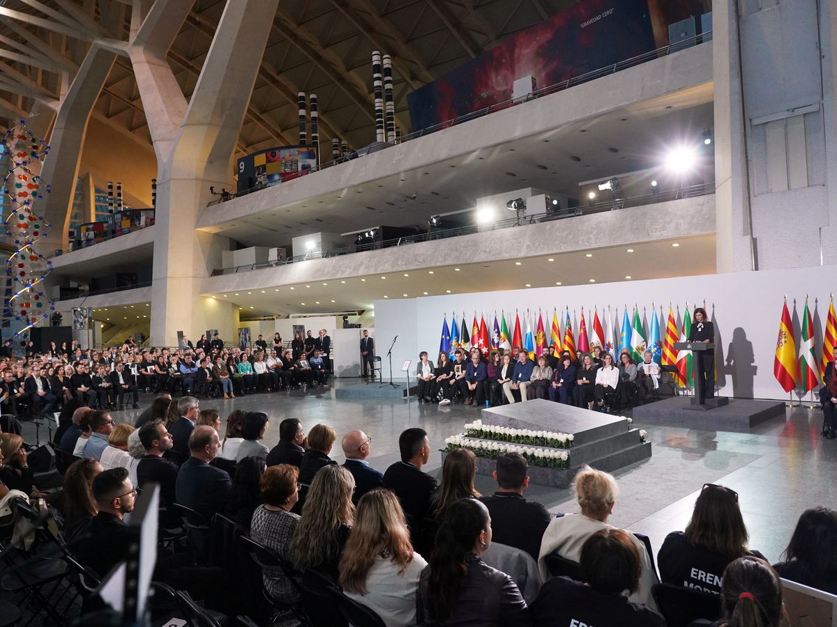 Spain holds memorial ceremony for flood victims year after disaster
