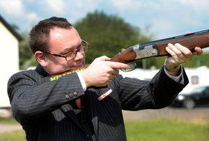 Mark Andrews takes aim