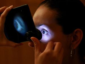 Supporting image for story: A student in the US has created a 3D printed eye exam tool that can spot disease
