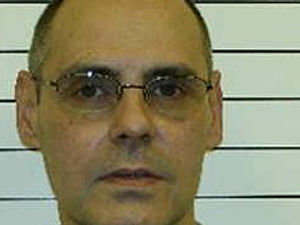 Supporting image for story: Killer escapes on trip to town