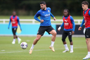 Alex Mowatt takes control of the ball (Photo by Adam Fradgley/West Bromwich Albion FC via Getty Images).
