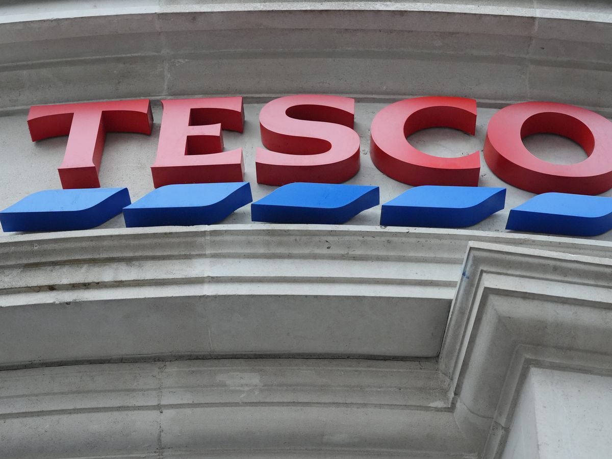 Tesco lifts profit outlook after lowered prices boosts trading
