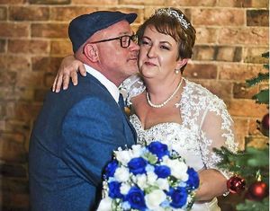 Jeff gives Linda a kiss