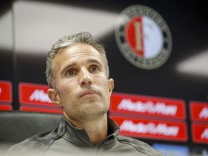 Supporting image for story: Robin van Persie explains why Aston Villa are 'absolute favourites' for Europa League clash