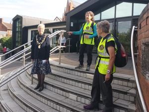 Supporting image for story: Mayor launches Wellington walking festival