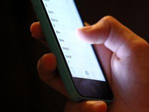 Supporting image for story: Cheap alarm clock better for children than having smartphones at night – expert