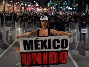 Supporting image for story: Mexican senate approves judicial overhaul after protesters storm chamber