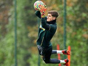 Supporting image for story: Goalkeeper Louie Moulden signs new Wolves deal 