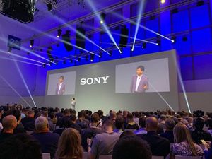 Supporting image for story: Sony launches Xperia 5 smartphone