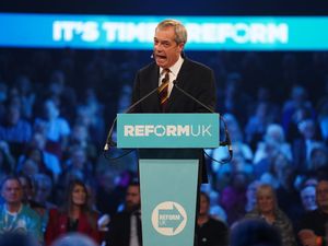 Supporting image for story: Reform on ‘general election war footing’, Farage says and calls for PM to resign