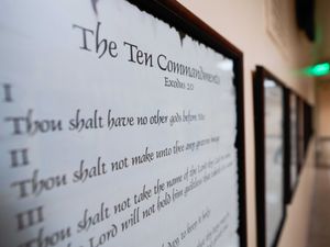 Supporting image for story: Challenge to requirement for Louisiana classrooms to display Ten Commandments