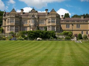 Supporting image for story: Historic house to stage play