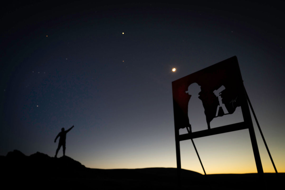 An installation has been unveiled in the Elan Valley International Dark Sky Park in Mid Wales to remember Alyn Wallace, a talented landscape astro-photographer who died unexpectedly last year