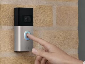 Supporting image for story: Facebook users help capture burglar seen on Ring doorbell targeting house